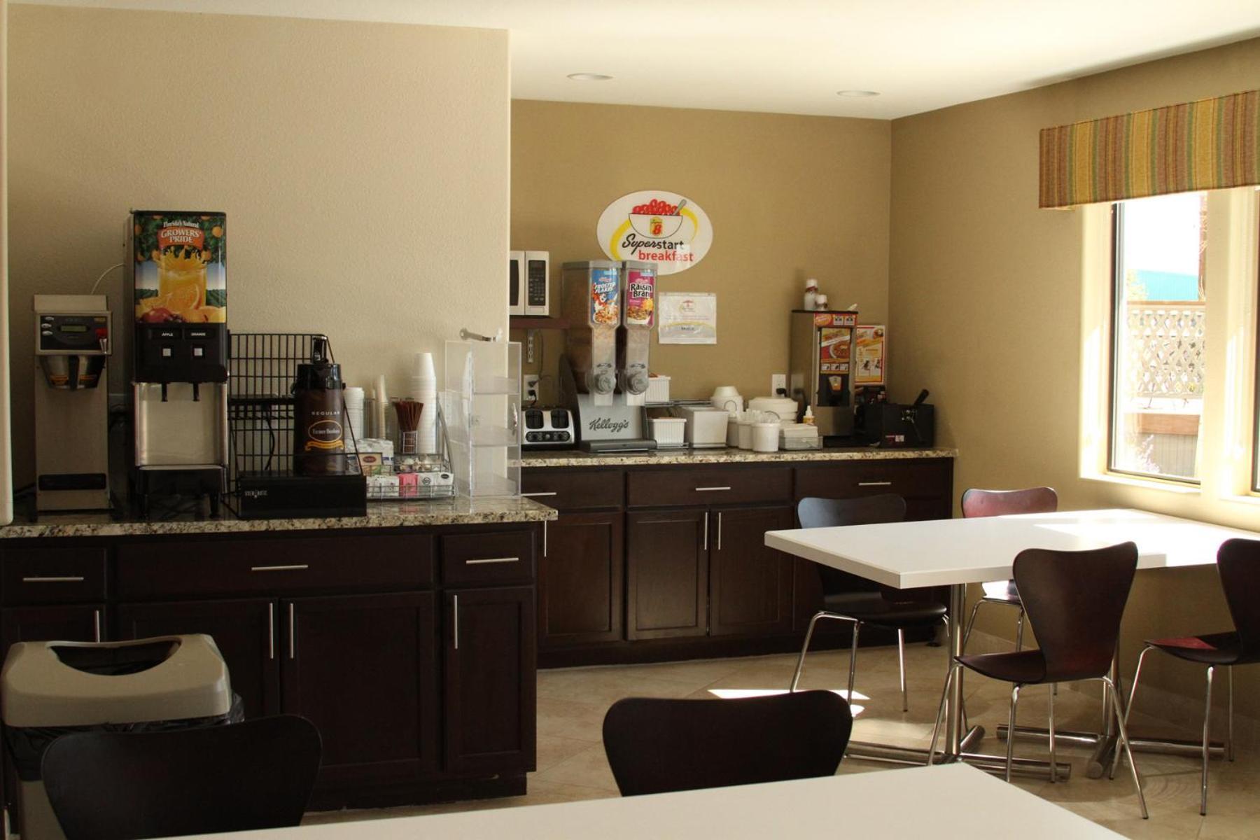 Super 8 By Wyndham Motel 2*