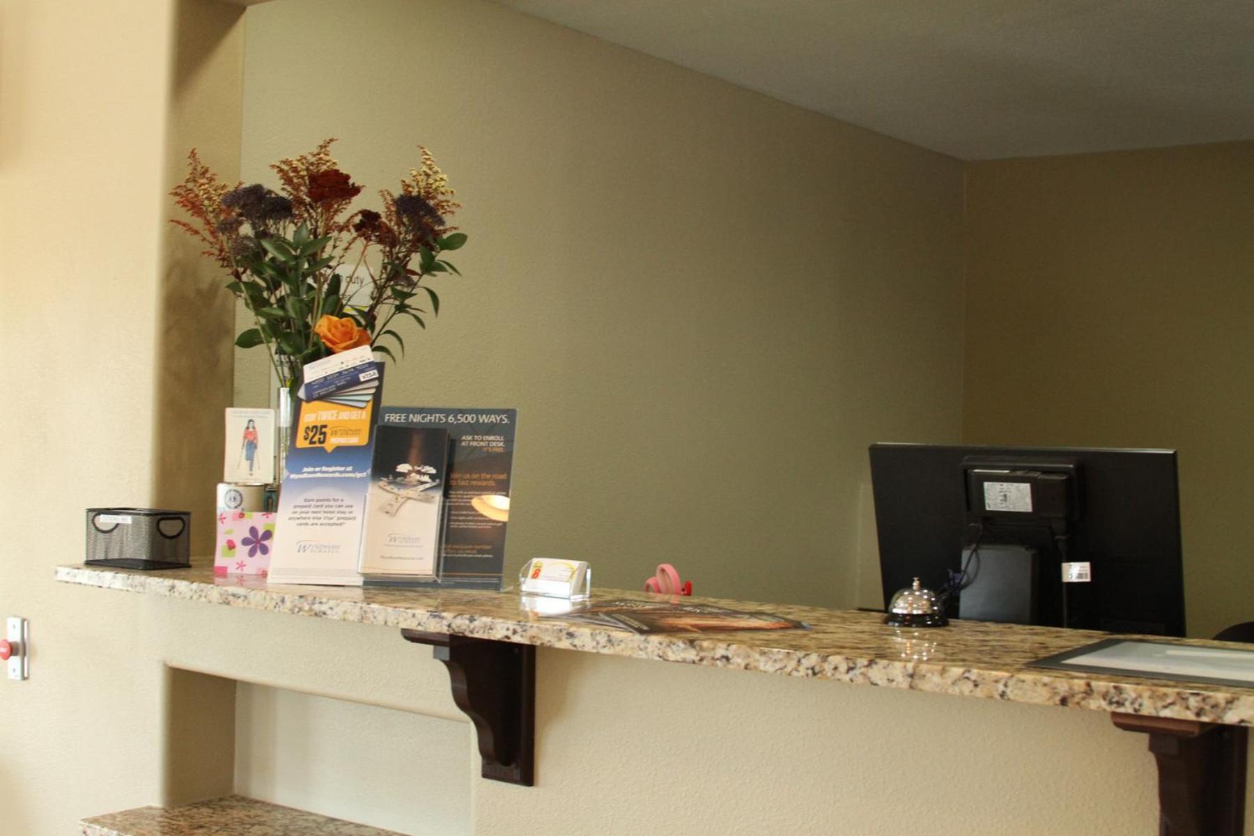 Super 8 By Wyndham Motel 2*