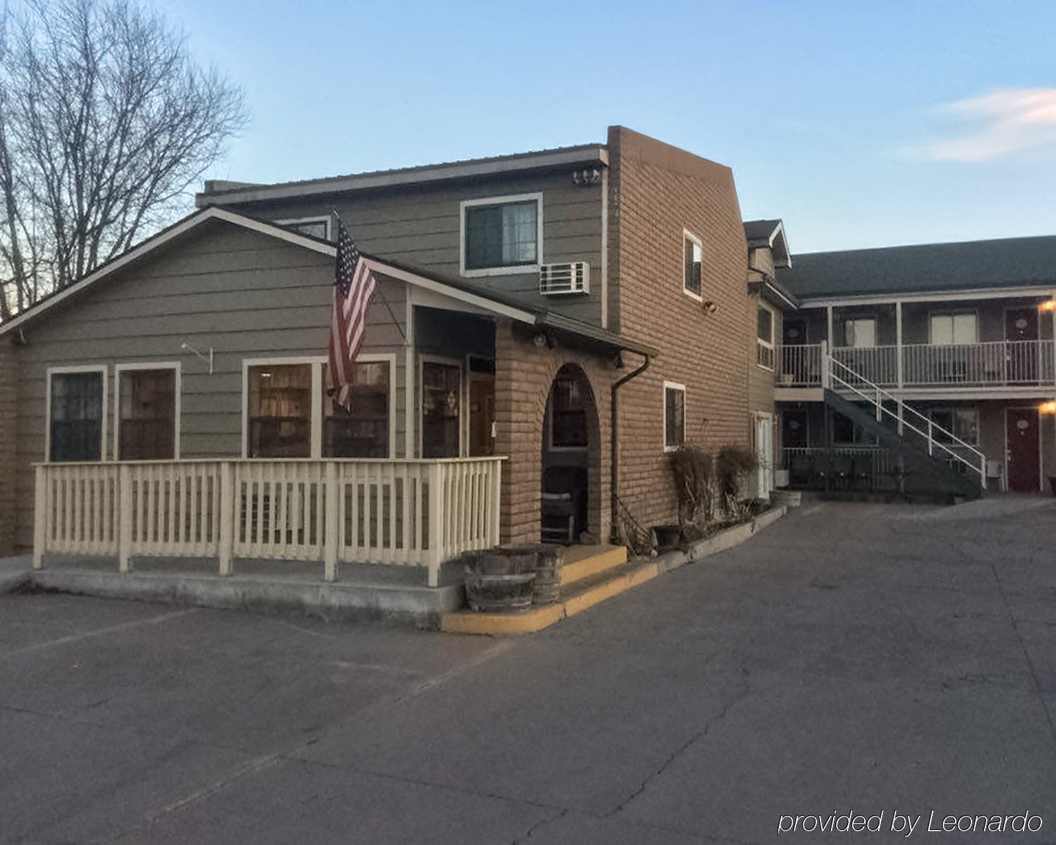 Super 8 By Wyndham Montrose